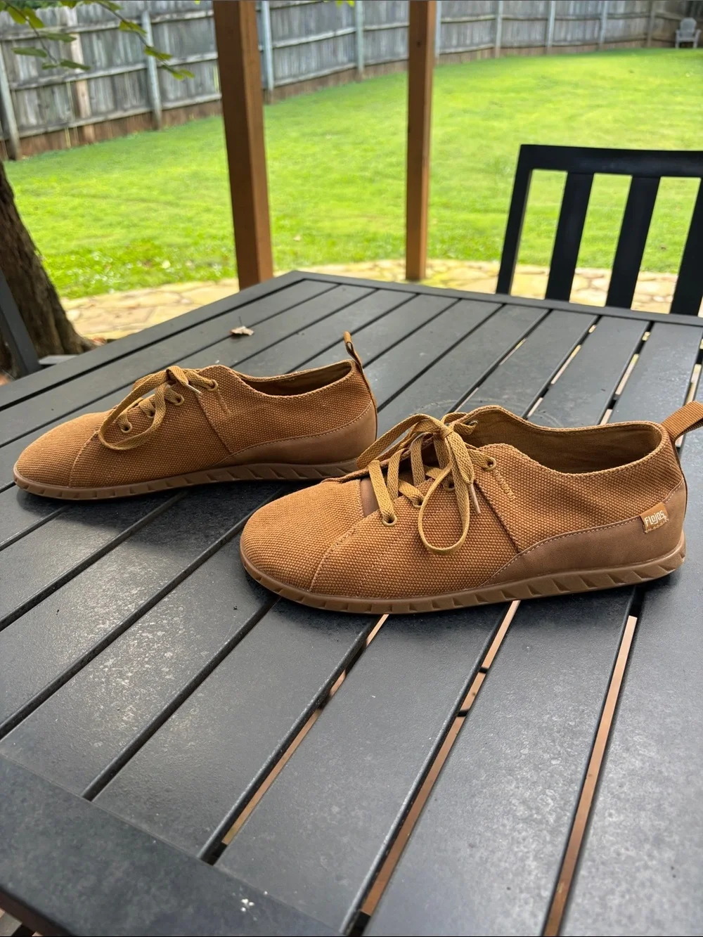 Flojos lace ups